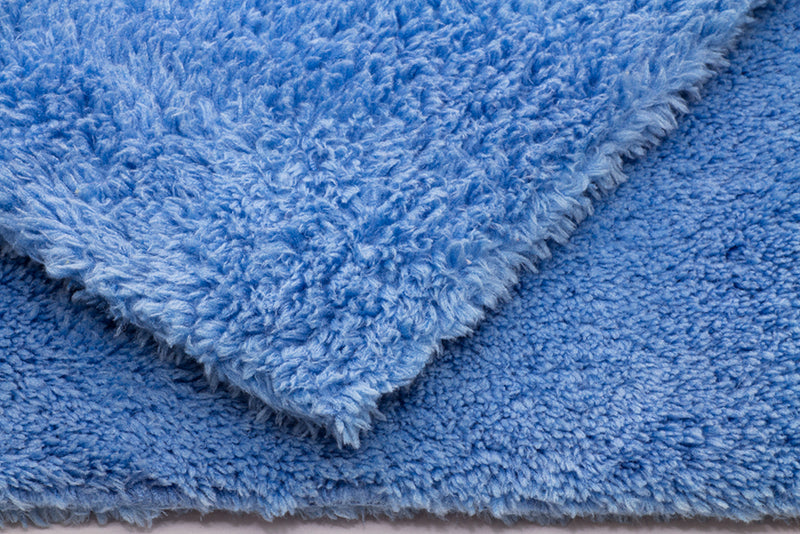 Fluffy edgeless microfiber detailing towel